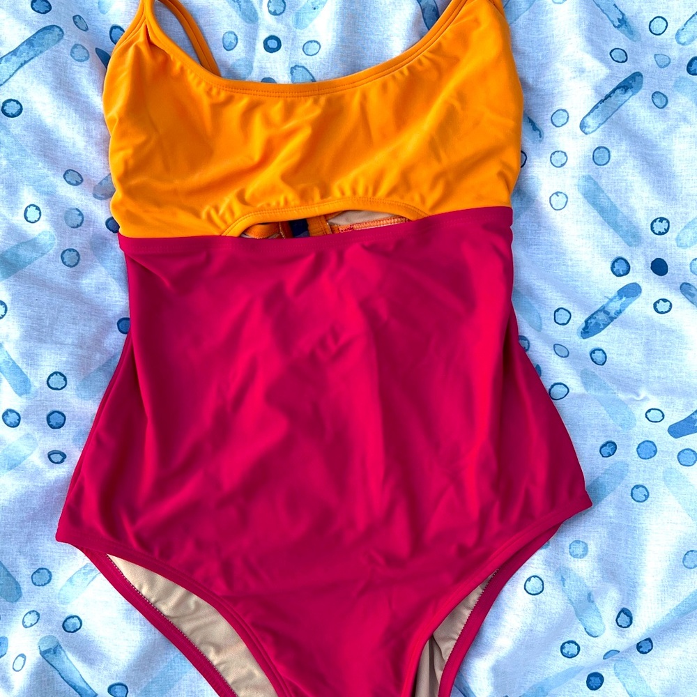 Color block one piece bathing suit